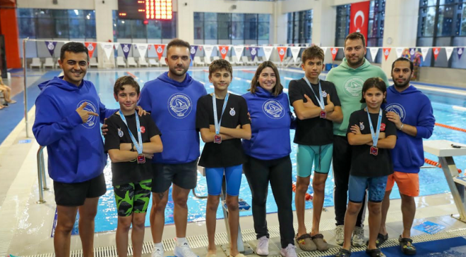 Aliağalı Genç Yüzücüler Türkiye Şampiyonası’na Gidiyor