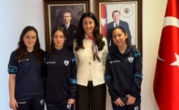U14 Avrupa Circuit Eskrim Turnuvası’nda ülkemizi temsil edecek olan sporcu kafilemiz, Madrid Büyükelçiliğimizi ziyaret etti.