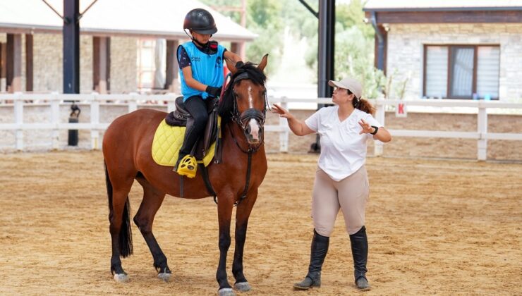 ALİAPARK ATLI SPOR KULÜBÜ’NDE İLK LİSANS SINAVI GERÇEKLEŞTİRİLDİ